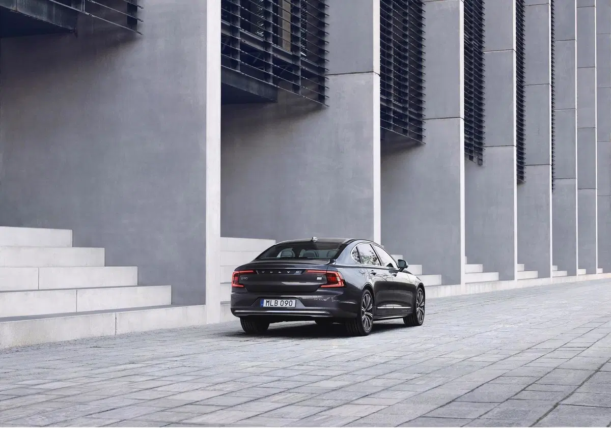 Volvo S90 e V90 2020: restyling e motori mild-hybrid (2)
