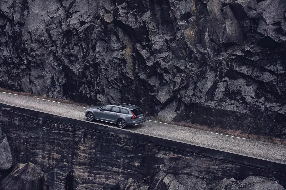Volvo S90 e V90 2020: restyling e motori mild-hybrid (10)
