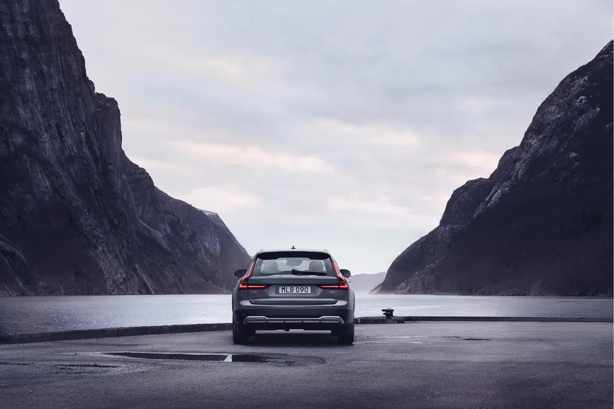 Volvo S90 e V90 2020: restyling e motori mild-hybrid (16)