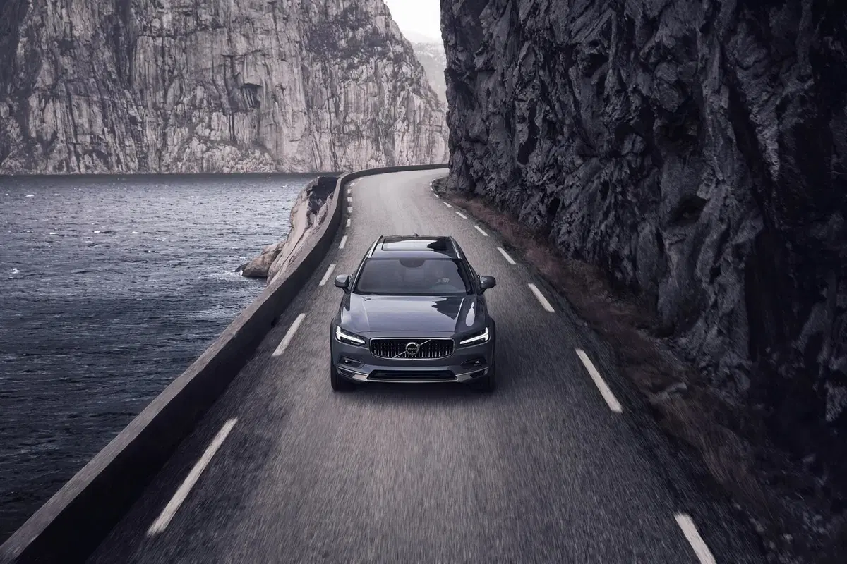 Volvo S90 e V90 2020: restyling e motori mild-hybrid (4)