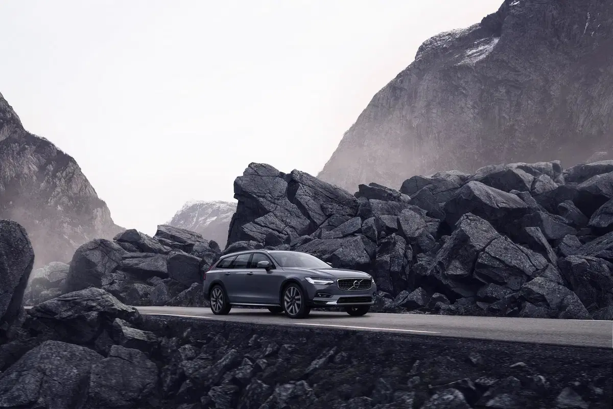 Volvo S90 e V90 2020: restyling e motori mild-hybrid (28)