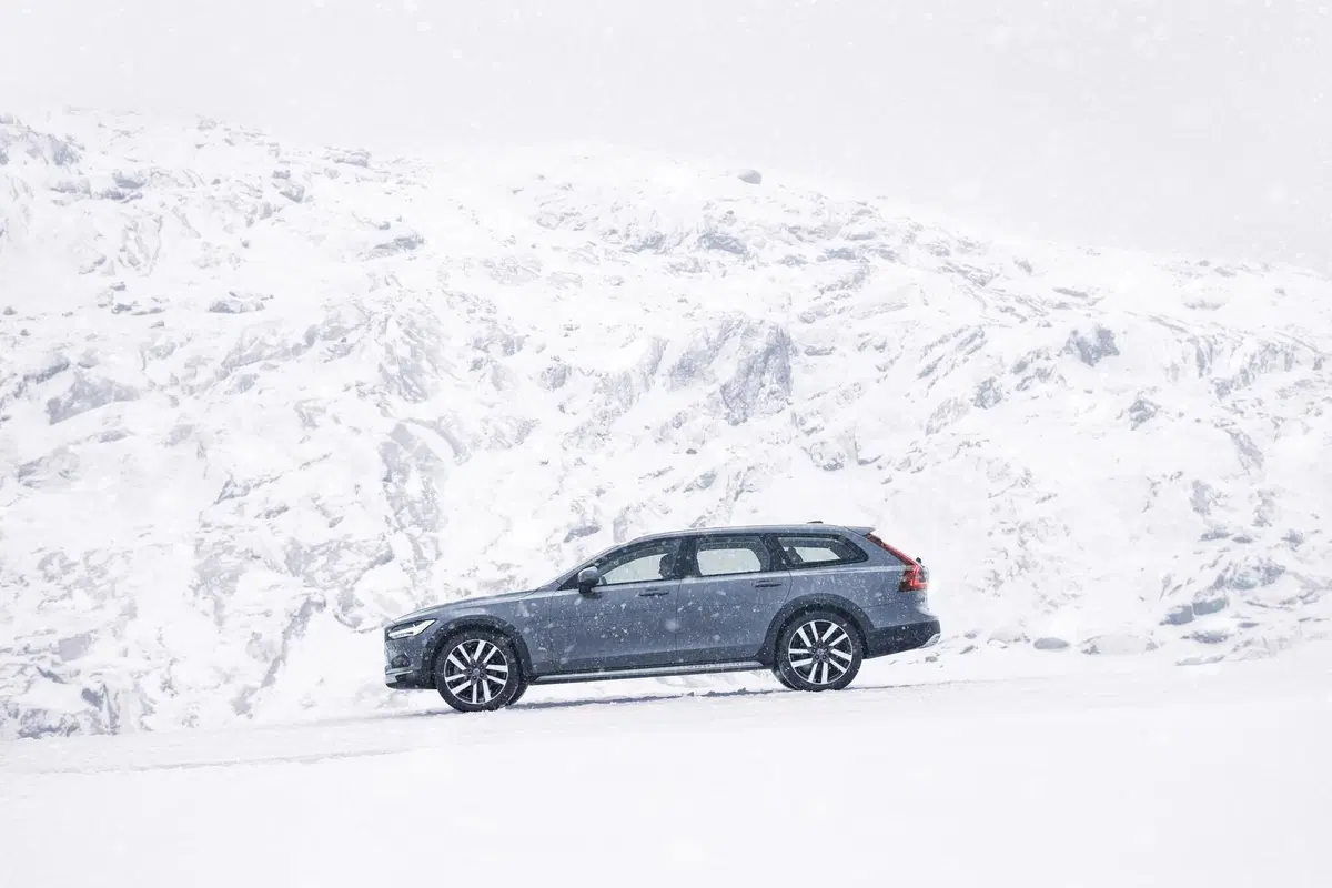 Volvo S90 e V90 2020: restyling e motori mild-hybrid (27)