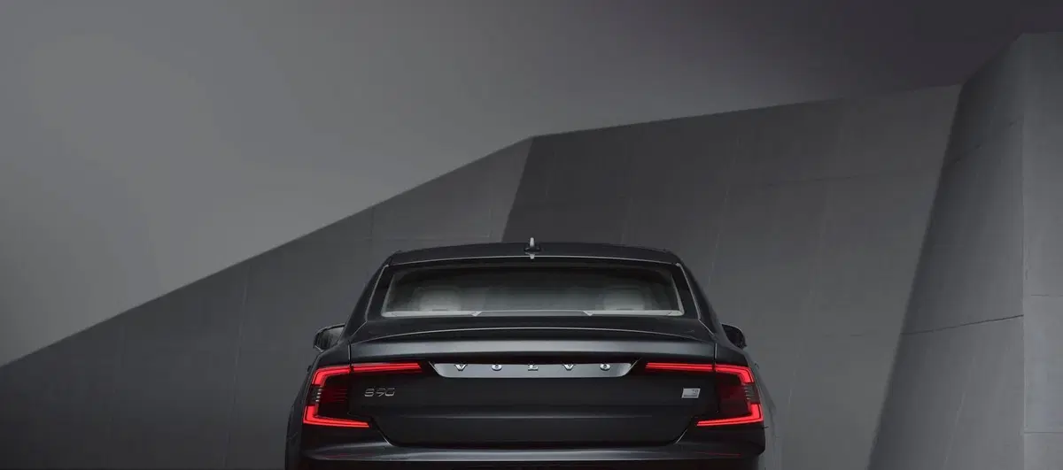 Volvo S90 e V90 2020: restyling e motori mild-hybrid (24)