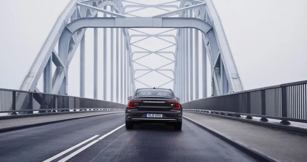 Volvo S90 e V90 2020: restyling e motori mild-hybrid (23)