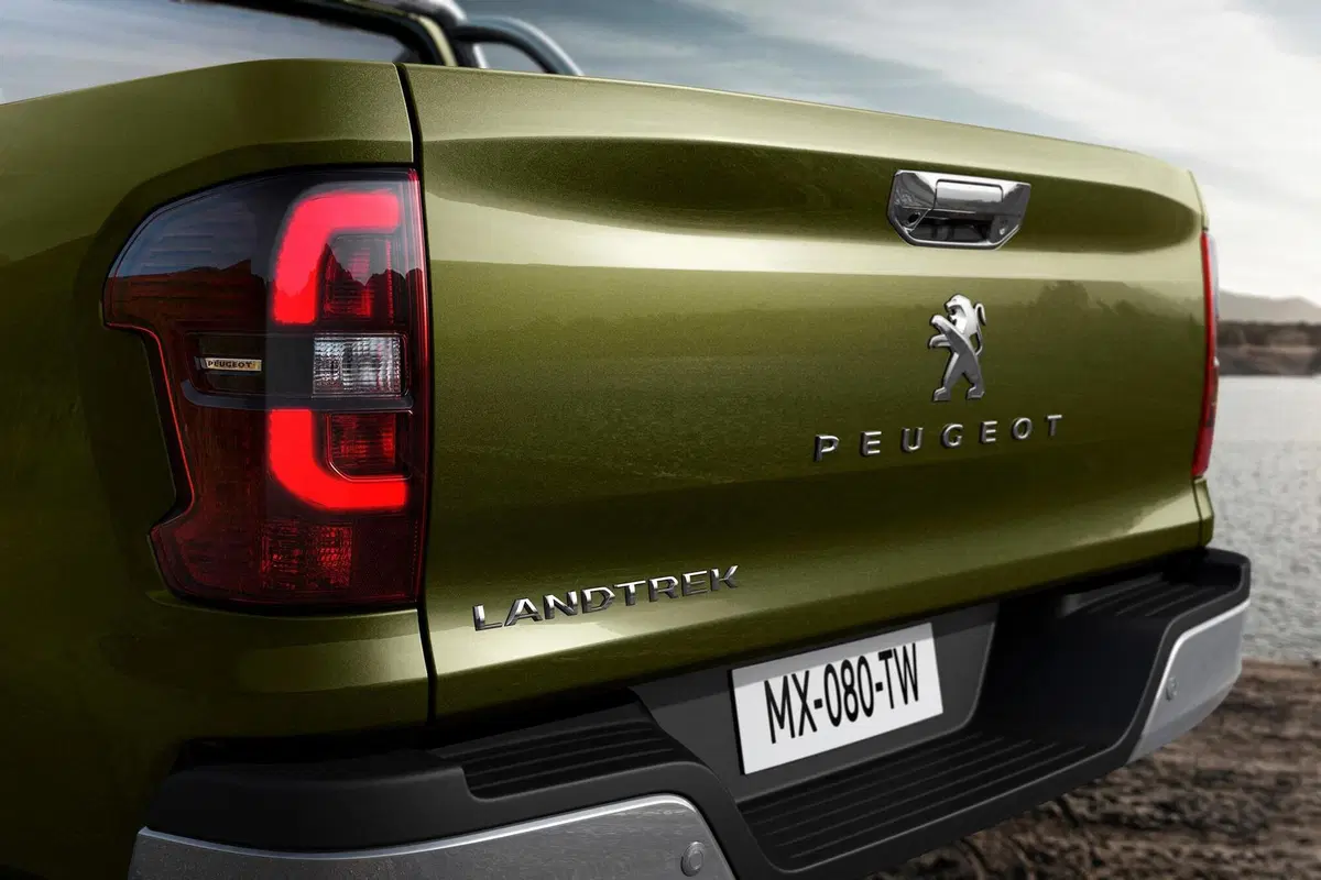 Peugeot Landtrek: arriva il pick-up, ma non per l'Europa (3)