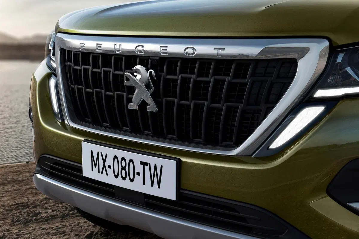 Peugeot Landtrek: arriva il pick-up, ma non per l'Europa (5)