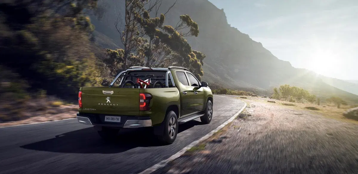 Peugeot Landtrek: arriva il pick up, ma non per l'Europa (15)