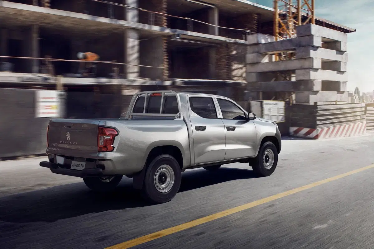Peugeot Landtrek: arriva il pick up, ma non per l'Europa (16)