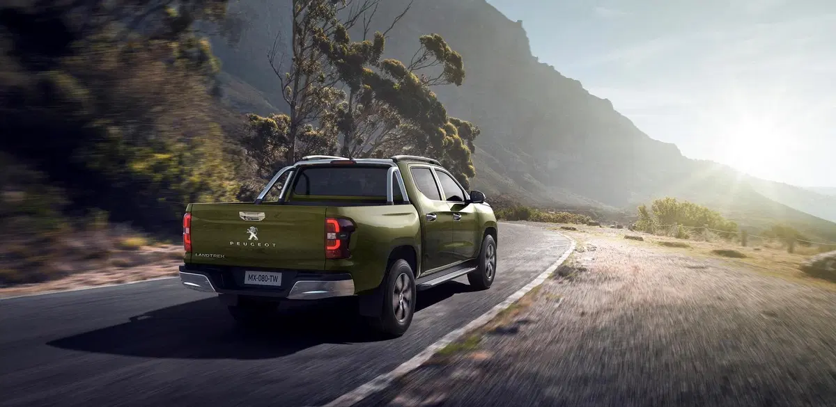 Peugeot Landtrek: arriva il pick up, ma non per l'Europa (6)