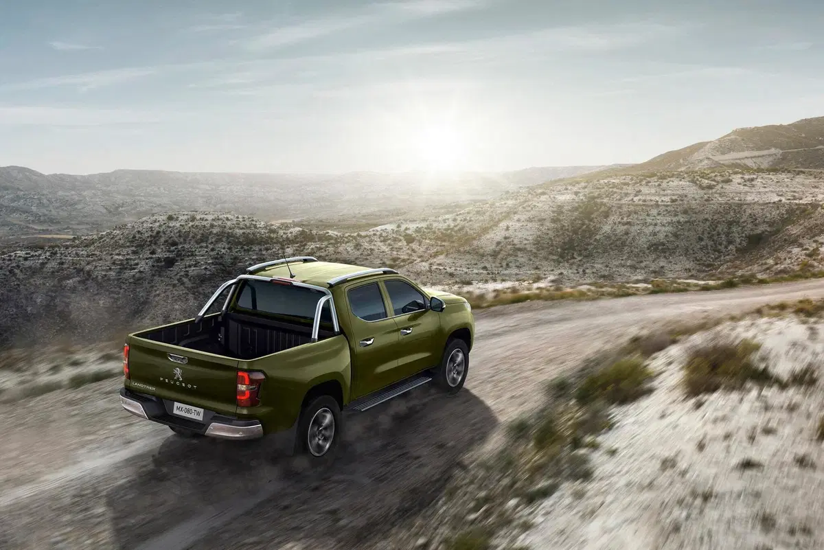 Peugeot Landtrek: arriva il pick up, ma non per l'Europa (21)