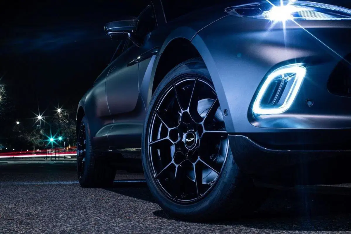 Aston Martin DBX: ecco le personalizzazioni “Q by Aston Martin” (10)
