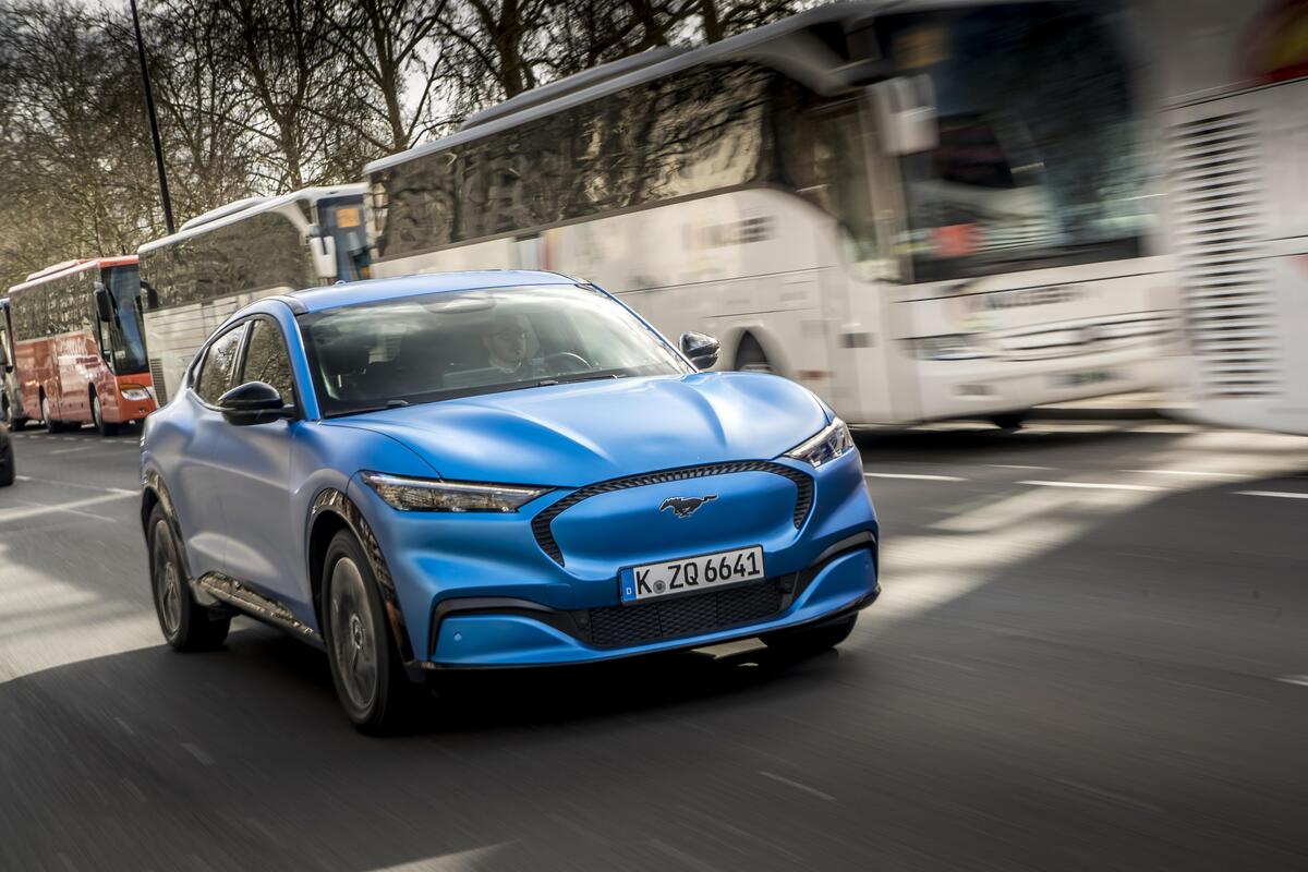 Ford Mustang MachE, SUV, elettrica con 600 km di autonomia! [Video