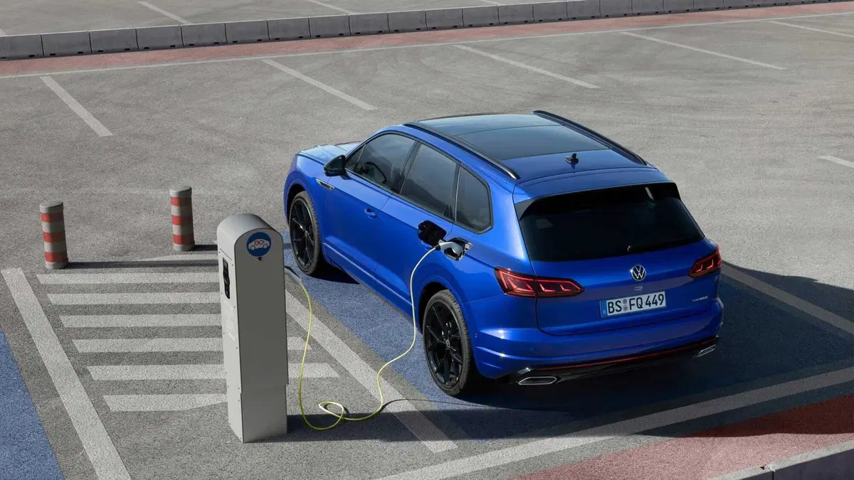 Volkswagen Touareg R, debutto al Salone di Ginevra 2020 (10)