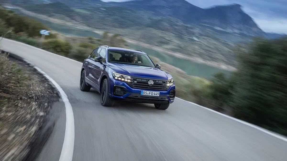 Volkswagen Touareg R, debutto al Salone di Ginevra 2020 (11)