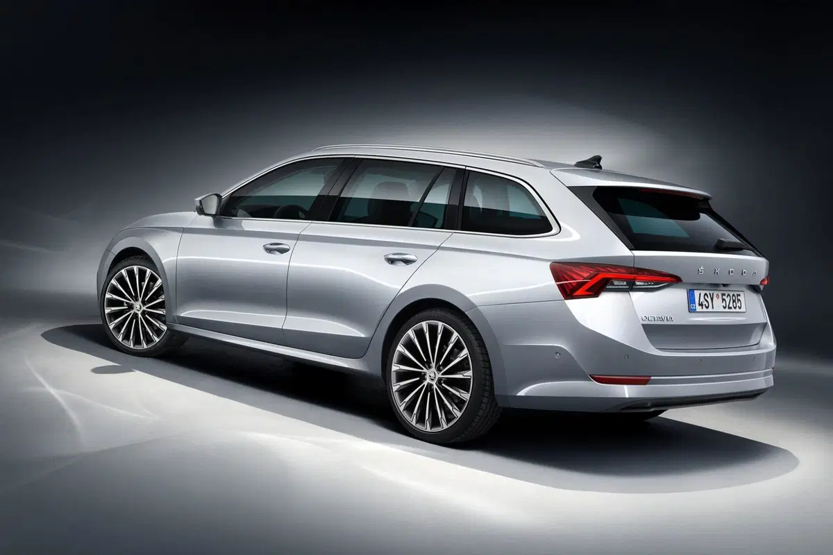 Skoda Octavia Station Wagon 2.0 TDI EVO SCR 200 CV DSG Wagon RS (24)