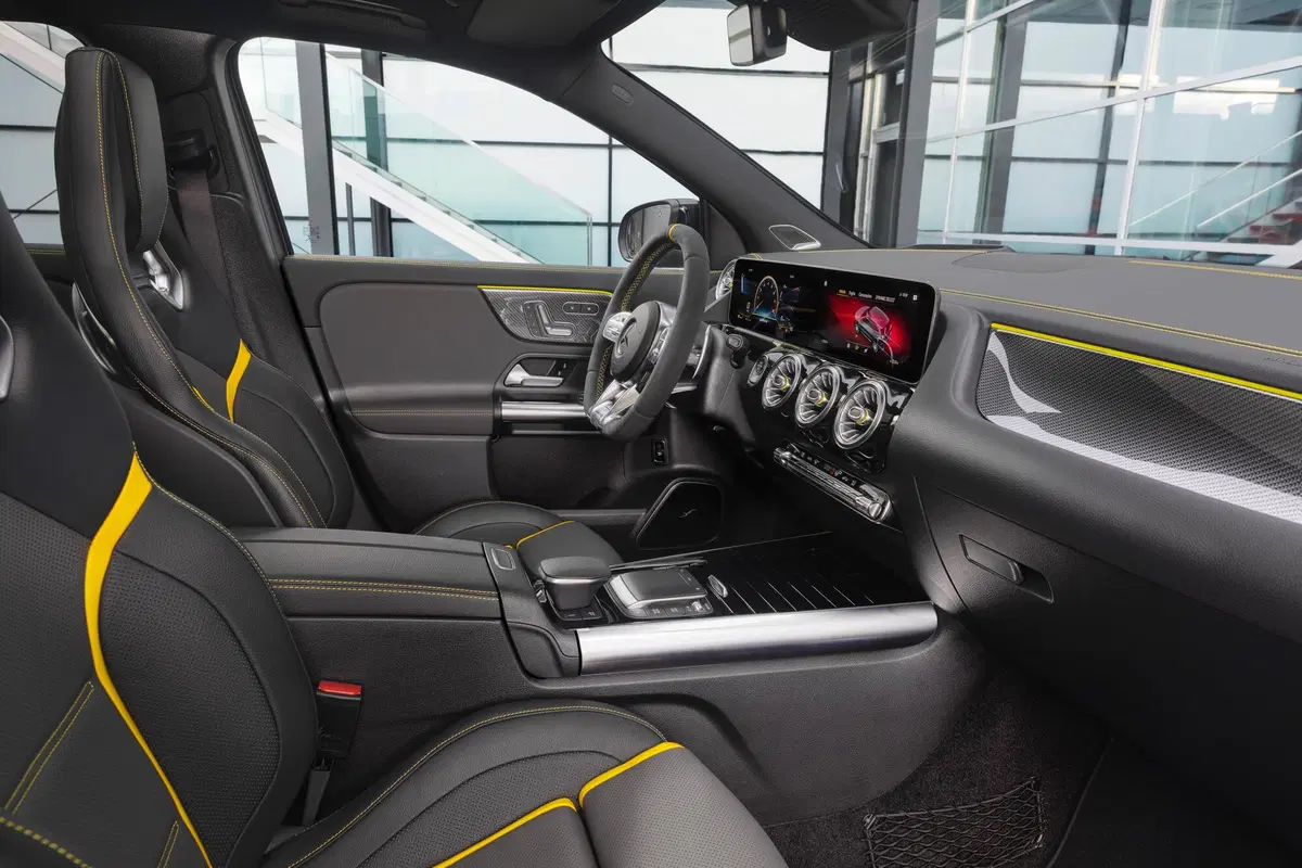 Mercedes-AMG GLA 45, debutto al Salone di Ginevra 2020 (5)
