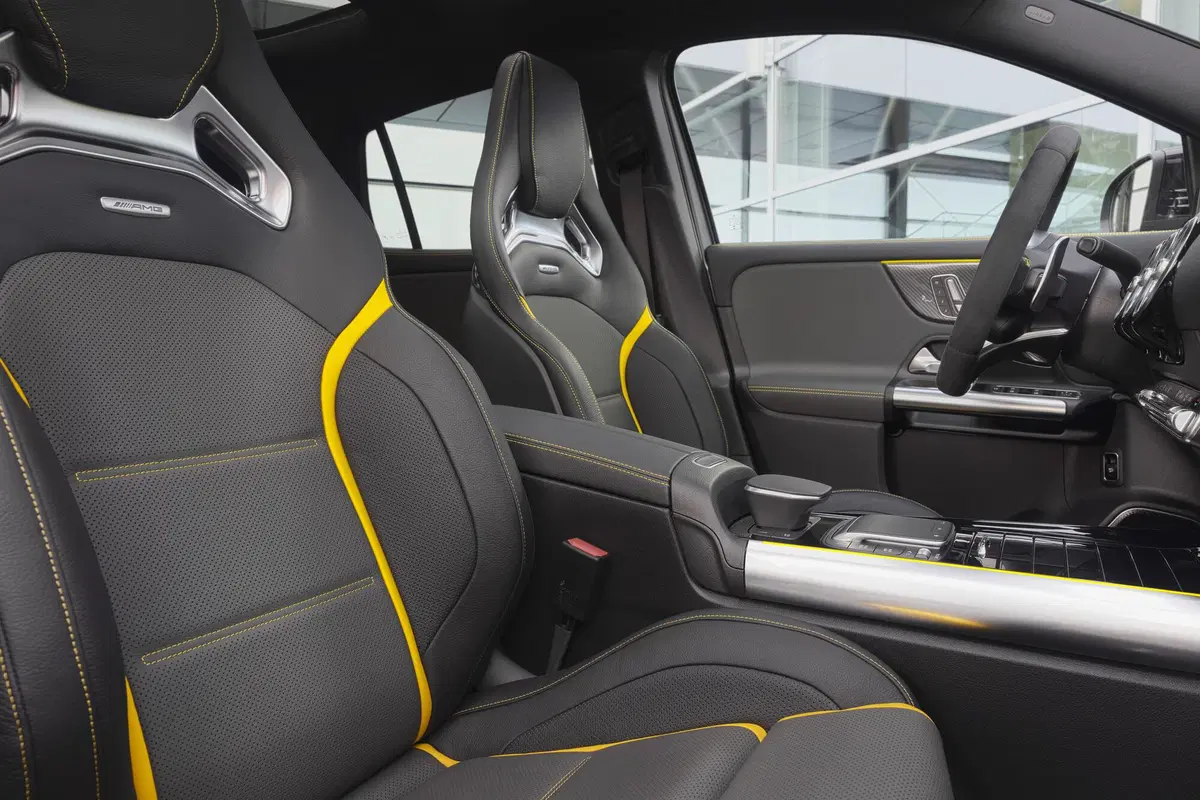 Mercedes-AMG GLA 45, debutto al Salone di Ginevra 2020 (6)