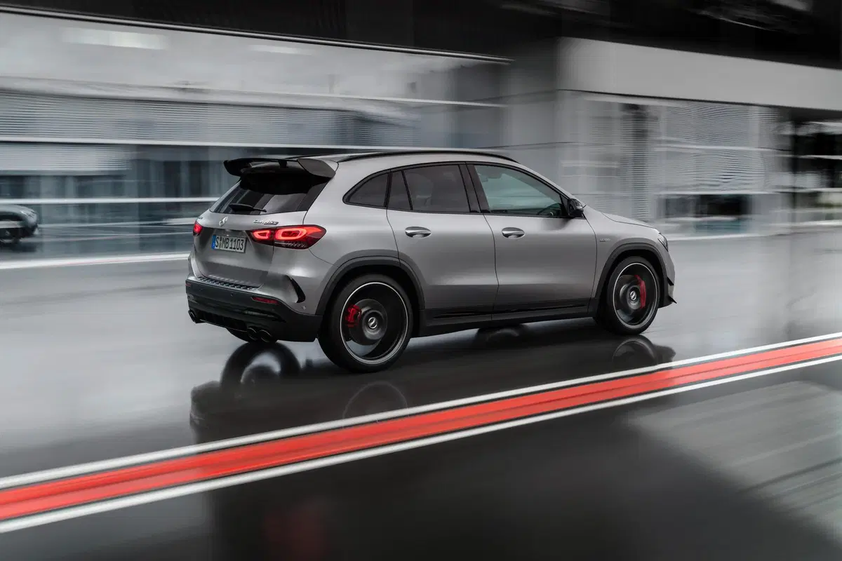 Mercedes-AMG GLA 45, debutto al Salone di Ginevra 2020 (7)