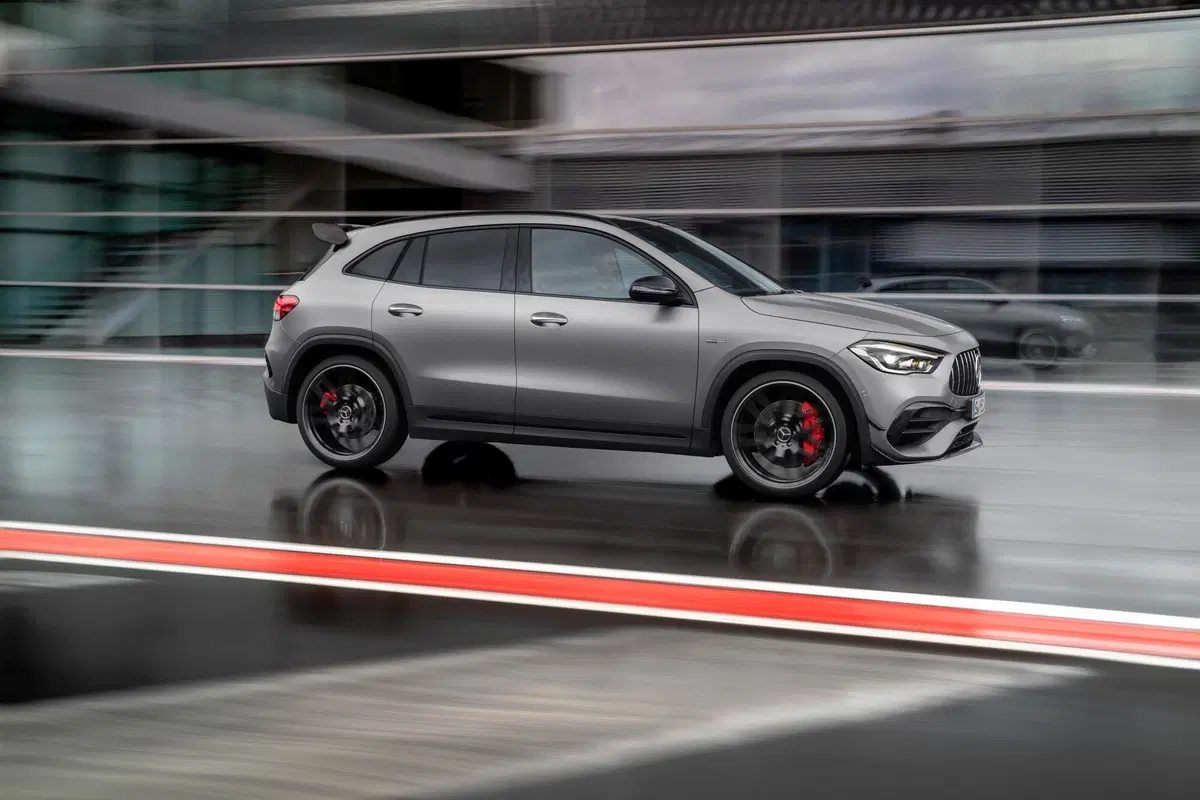 Mercedes-AMG GLA 45, debutto al Salone di Ginevra 2020 (8)