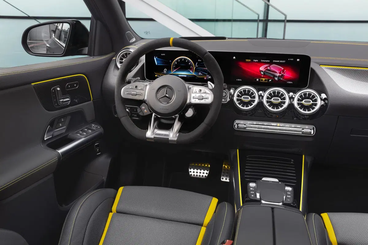 Mercedes-AMG GLA 45, debutto al Salone di Ginevra 2020 (10)