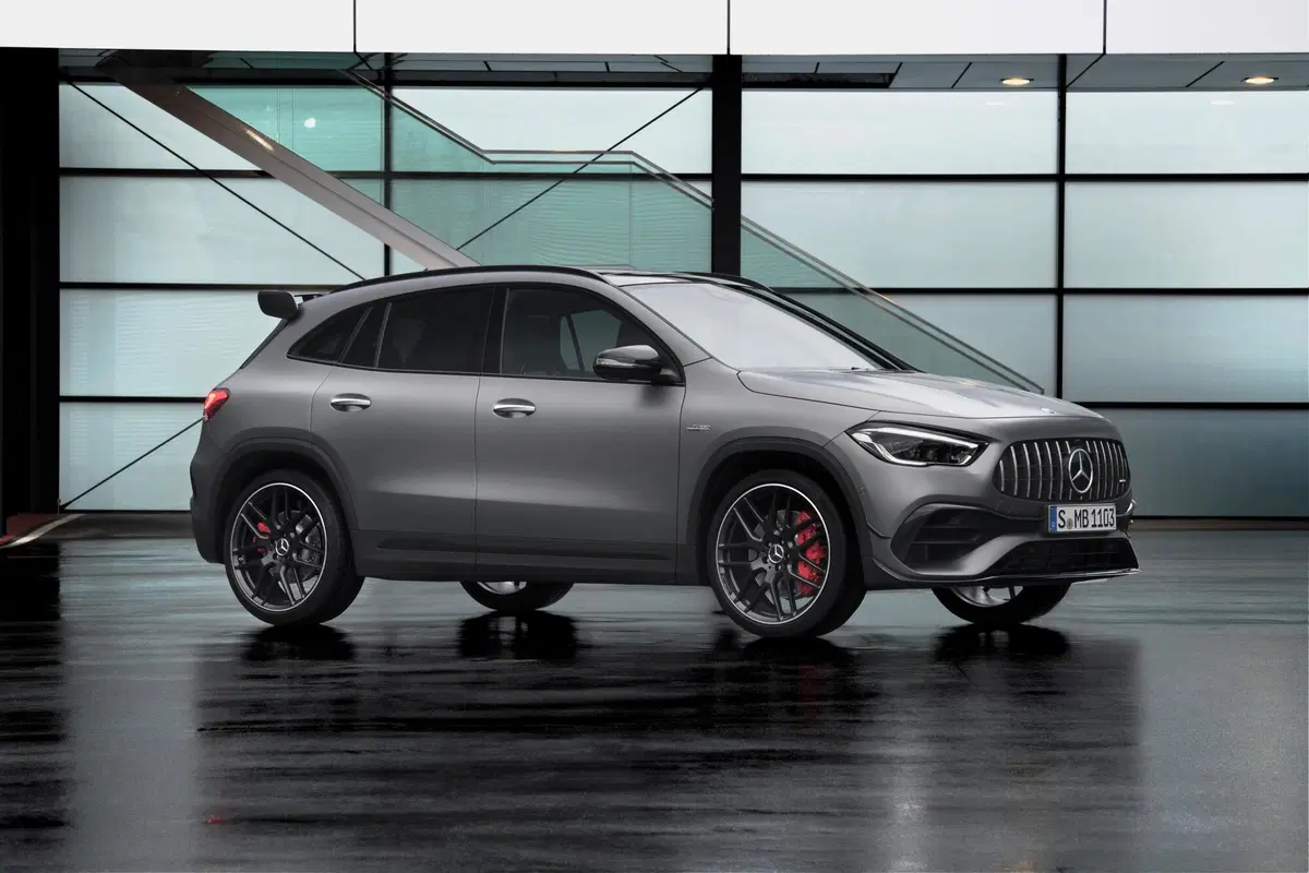 Mercedes-AMG GLA 45, debutto al Salone di Ginevra 2020 (2)