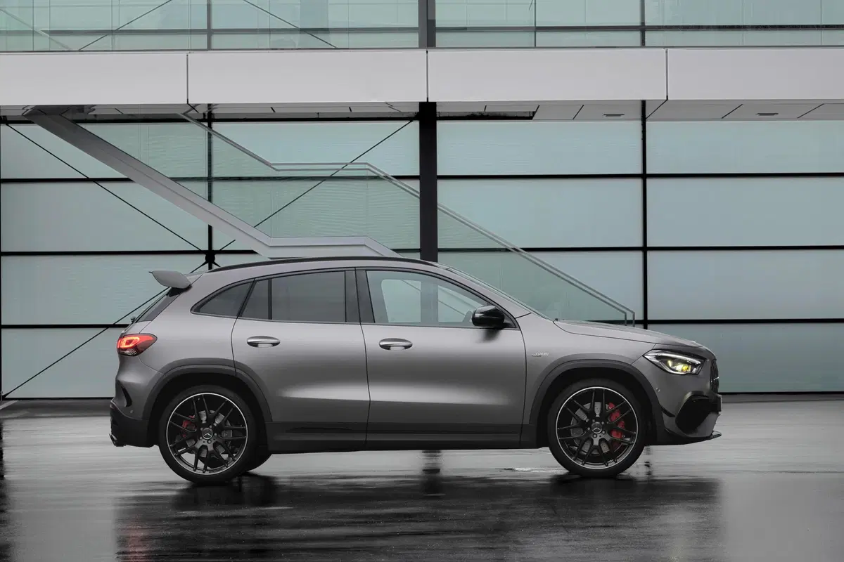 Mercedes-AMG GLA 45, debutto al Salone di Ginevra 2020 (3)
