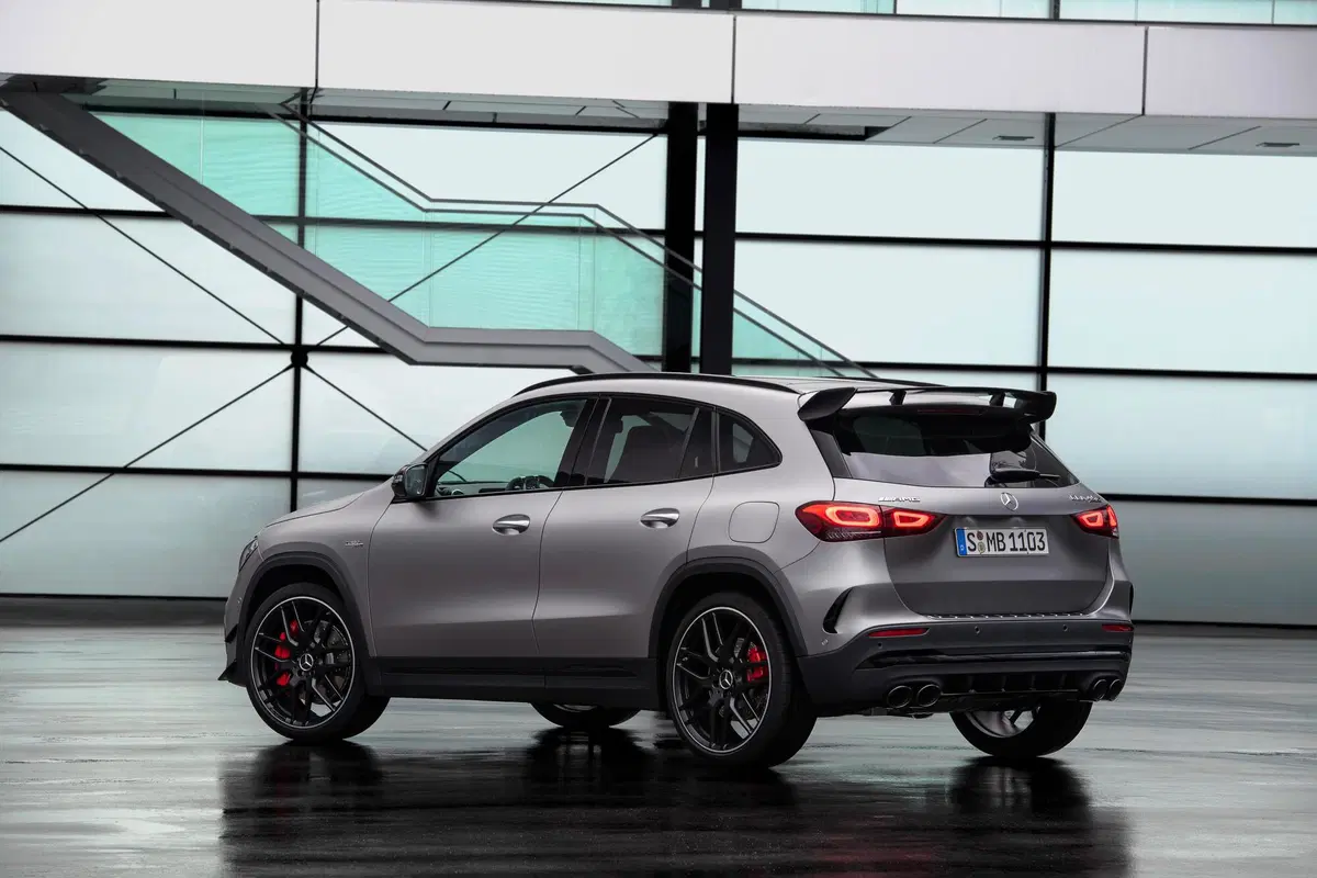 Mercedes-AMG GLA 45, debutto al Salone di Ginevra 2020 (13)