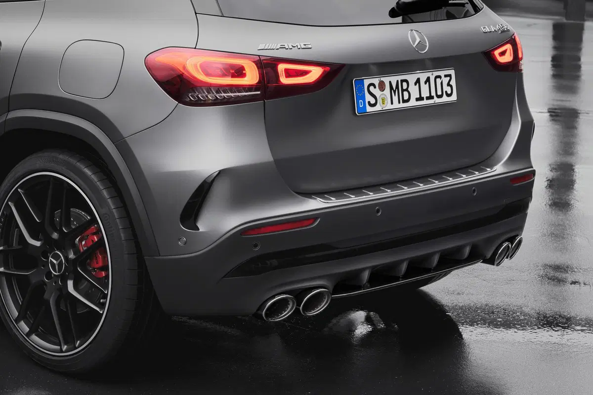 Mercedes-AMG GLA 45, debutto al Salone di Ginevra 2020 (15)