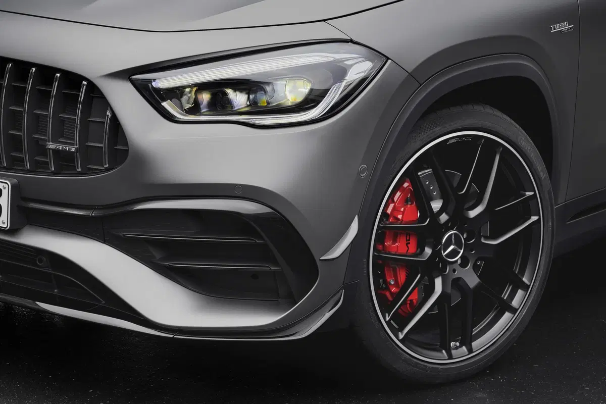 Mercedes-AMG GLA 45, debutto al Salone di Ginevra 2020 (16)