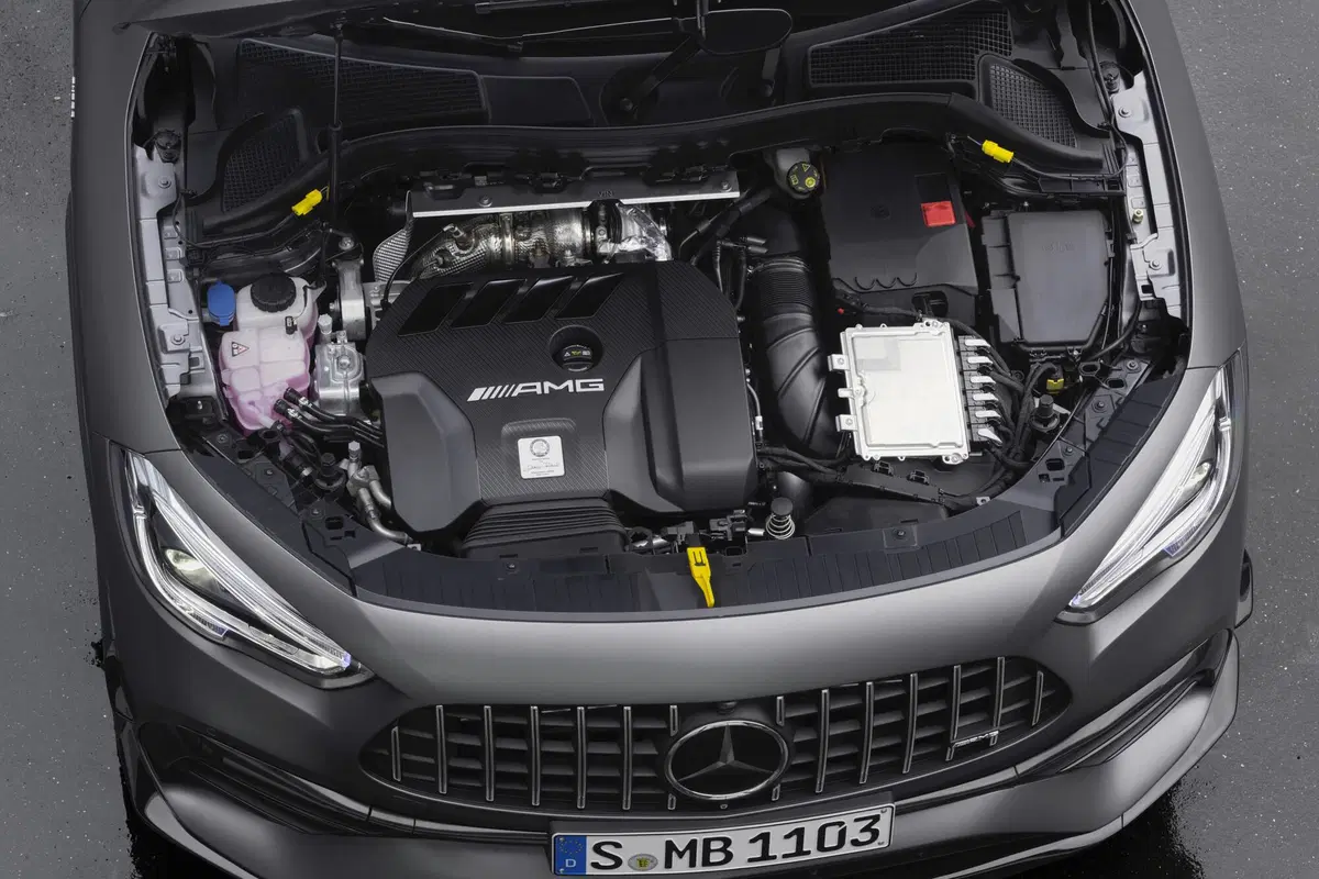 Mercedes-AMG GLA 45, debutto al Salone di Ginevra 2020 (17)