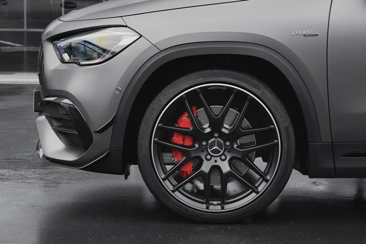 Mercedes-AMG GLA 45, debutto al Salone di Ginevra 2020 (18)