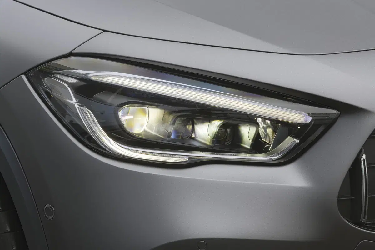 Mercedes-AMG GLA 45, debutto al Salone di Ginevra 2020 (19)