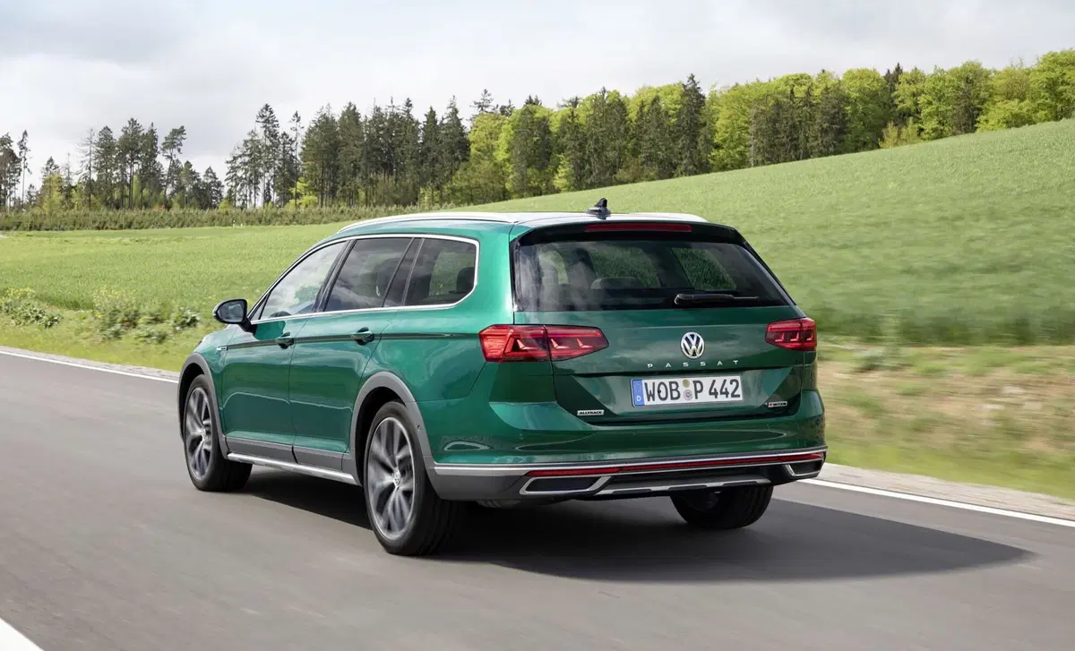 Volkswagen Passat Variant 2.0 TDI DSG Business BlueMotion Tech (7)