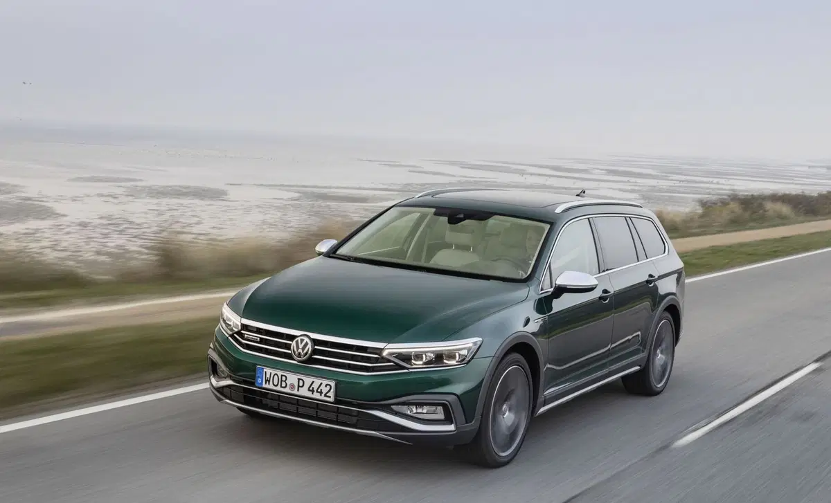 Volkswagen Passat Variant 2.0 TDI DSG Business BlueMotion Tech (6)