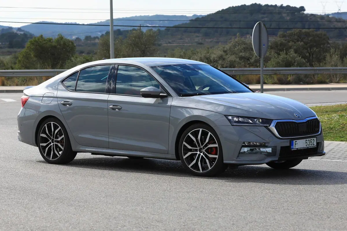 Skoda Octavia RS iV: eccola in anteprima [Foto spia] (4)