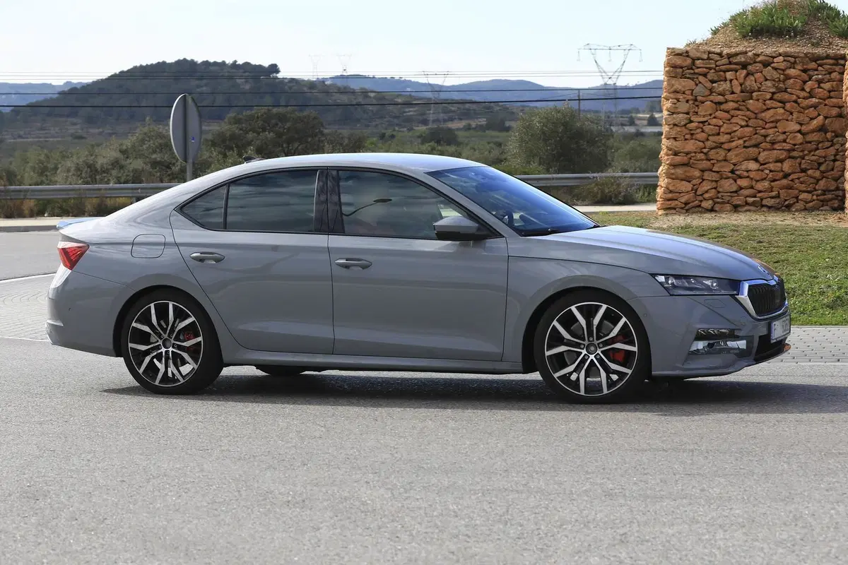 Skoda Octavia RS iV: eccola in anteprima [Foto spia] (5)