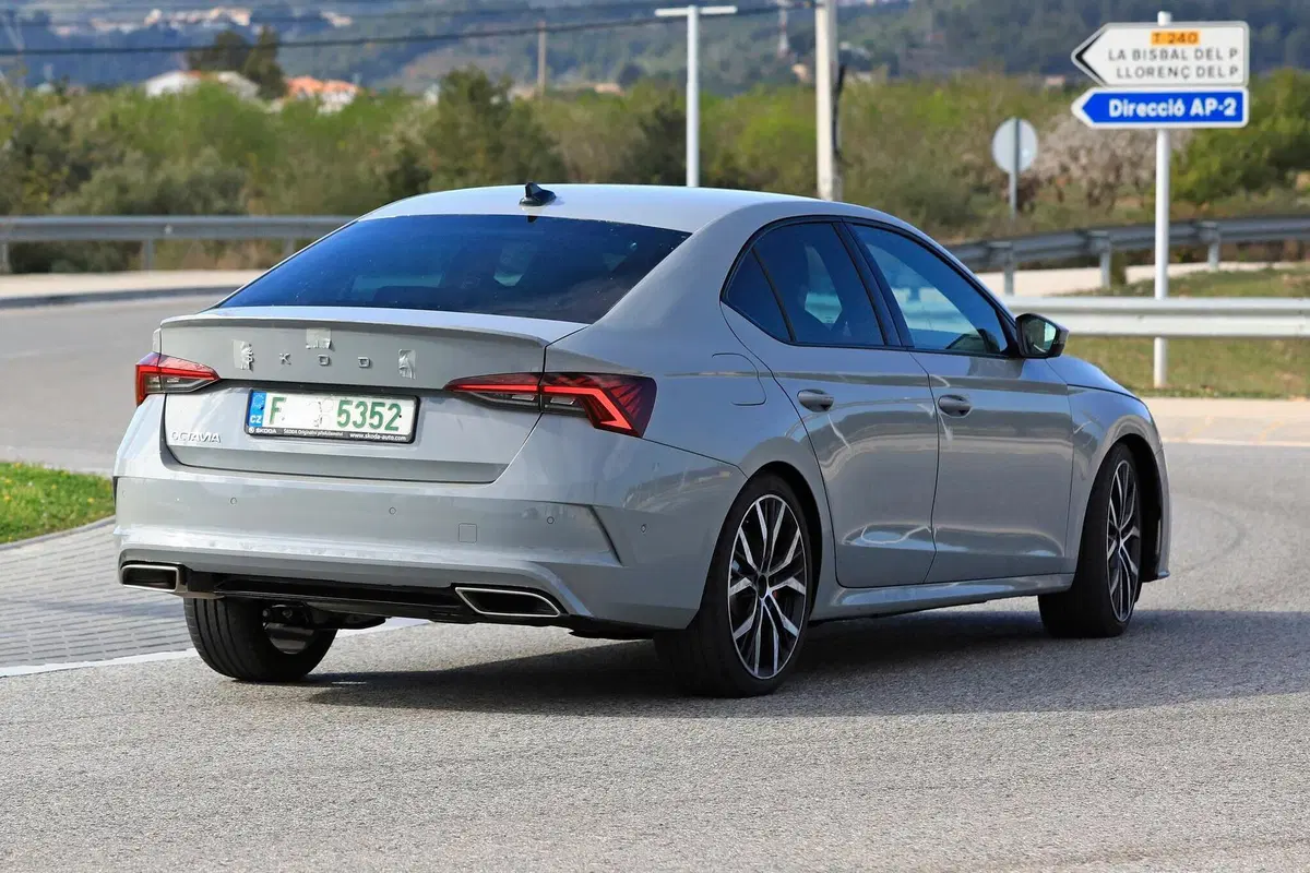 Skoda Octavia RS iV: eccola in anteprima [Foto spia] (9)