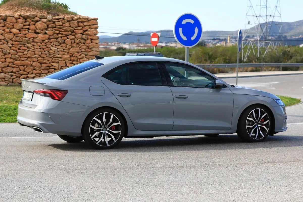 Skoda Octavia RS iV: eccola in anteprima [Foto spia] (7)