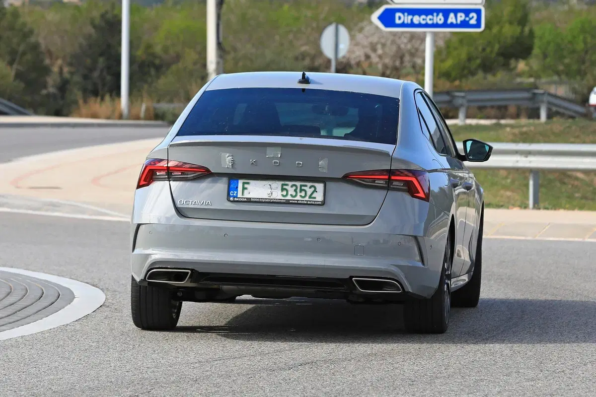 Skoda Octavia RS iV: eccola in anteprima [Foto spia] (10)