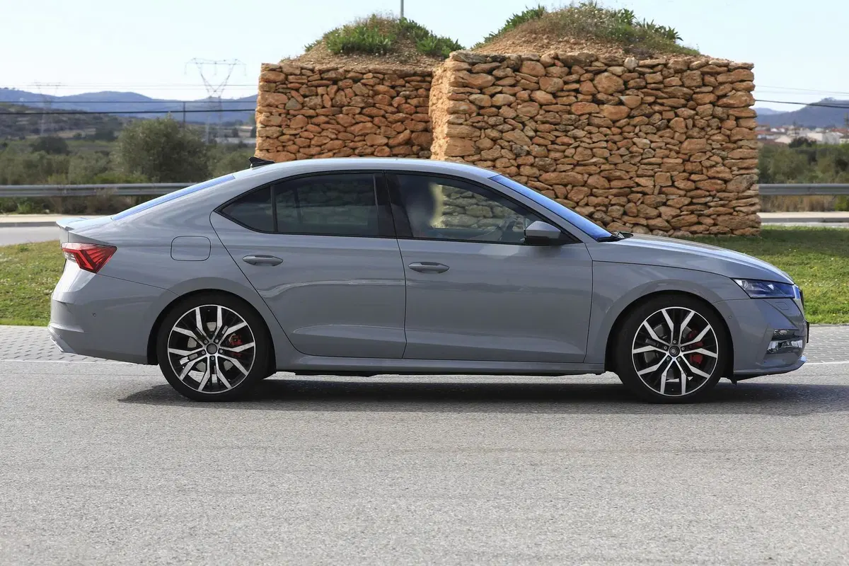 Skoda Octavia RS iV: eccola in anteprima [Foto spia] (6)