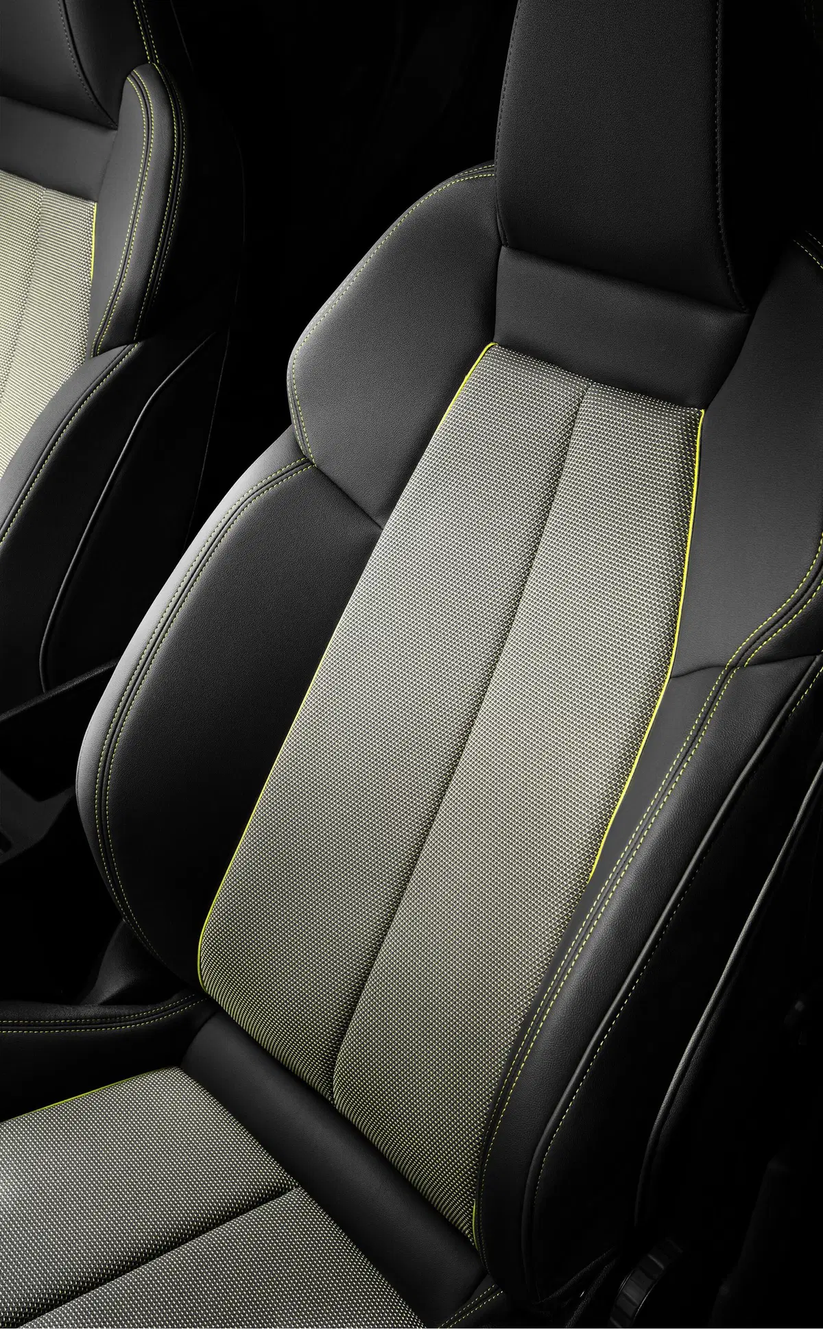 Audi A3 2020: 100 bottiglie di plastica riciclate per gli interni