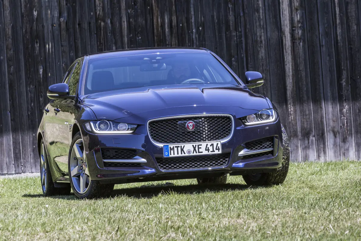 Jaguar AWD: la trazione integrale arriva su XE e XF