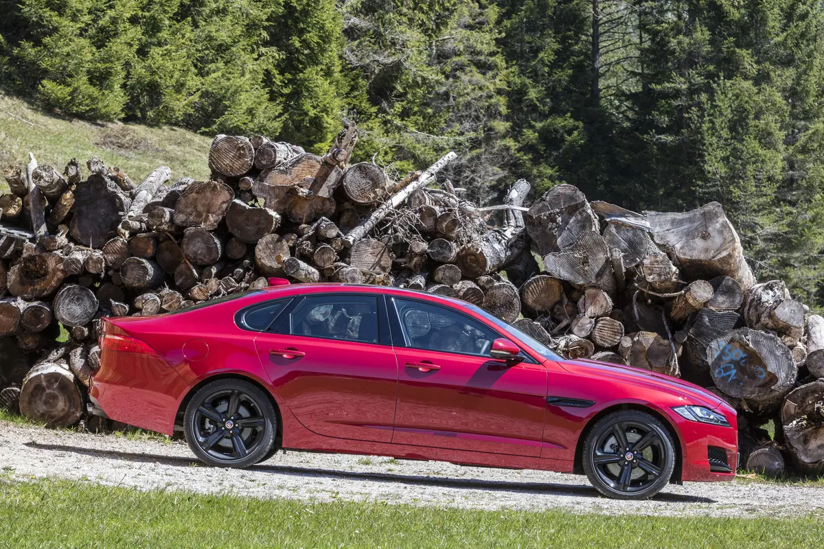 Jaguar AWD: la trazione integrale arriva su XE e XF (10)