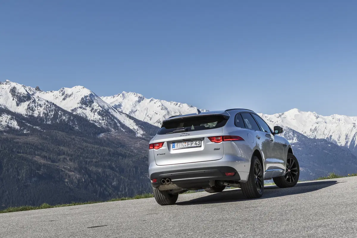 Jaguar AWD: la trazione integrale arriva su XE e XF (3)