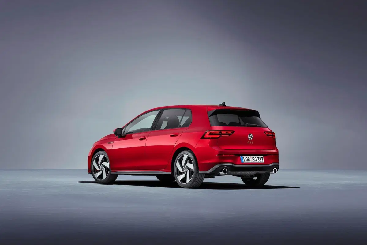 Volkswagen Golf GTI Mk8: 245 CV per l'iconica sportiva tedesca (2)