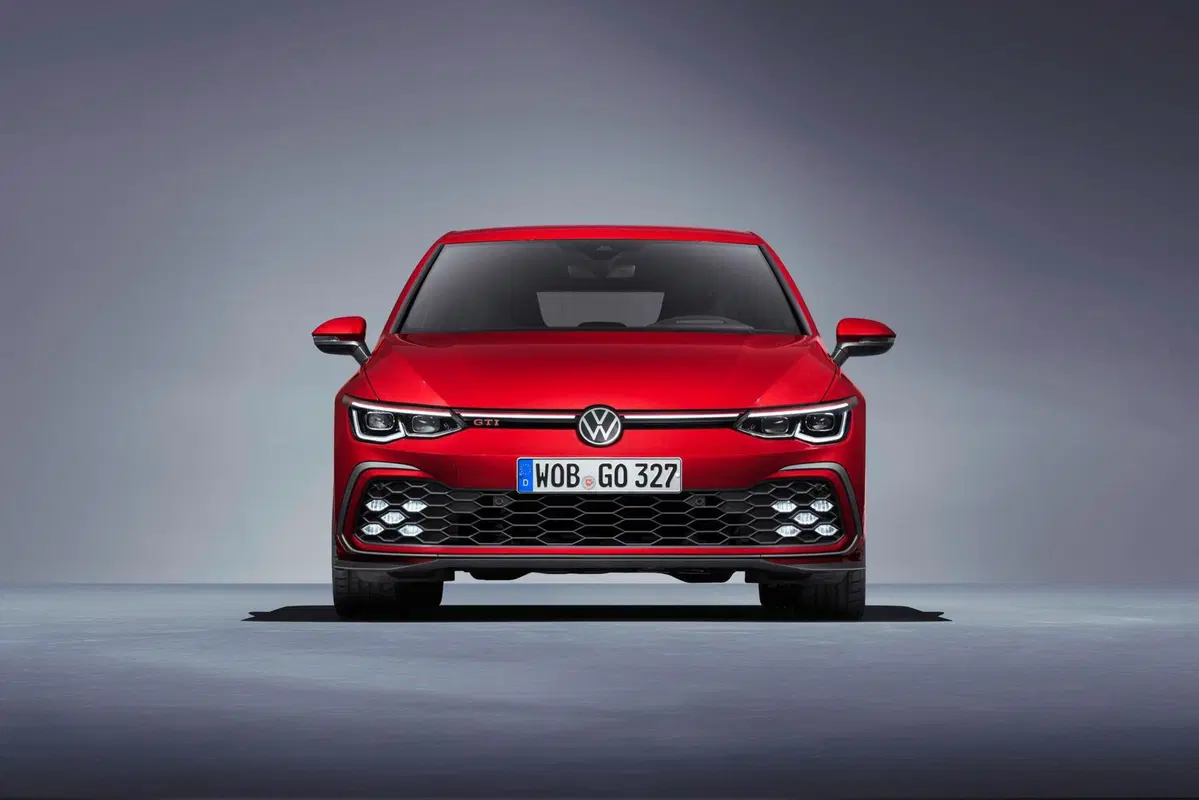 Volkswagen Golf GTI Mk8: 245 CV per l'iconica sportiva tedesca (10)