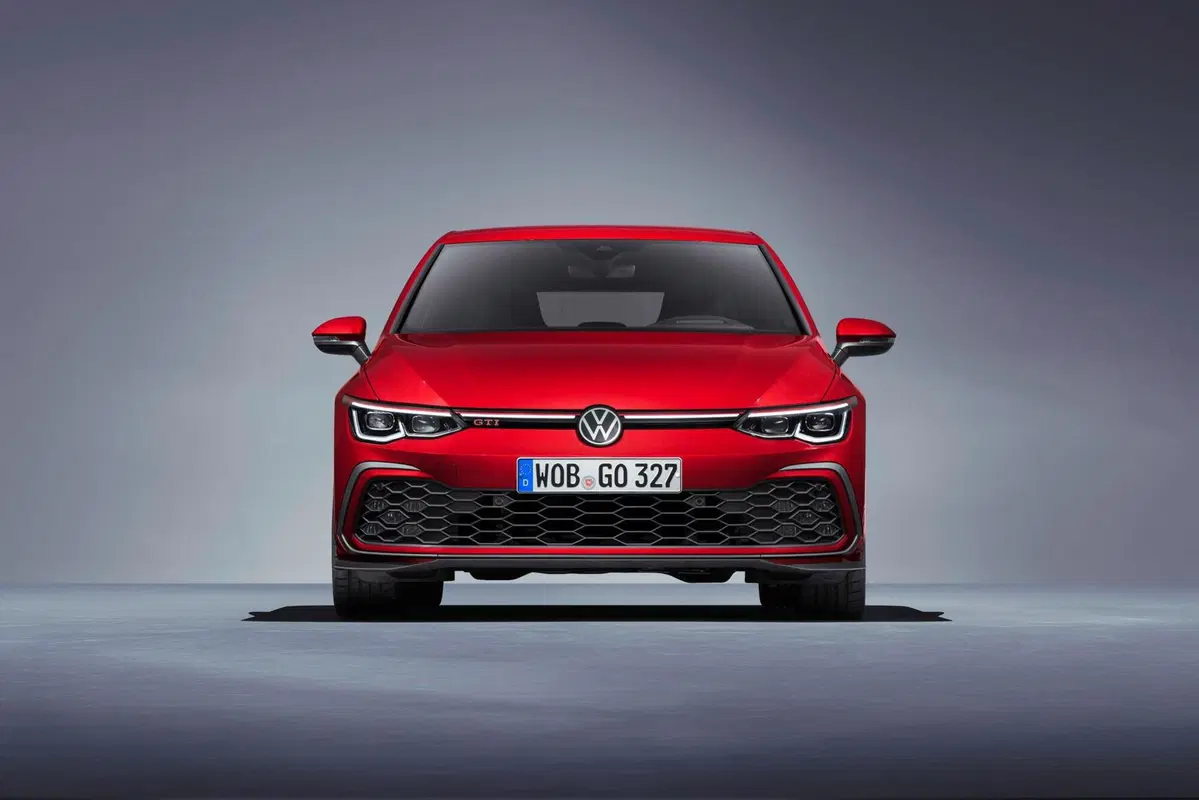 Volkswagen Golf GTI Mk8: 245 CV per l'iconica sportiva tedesca (21)