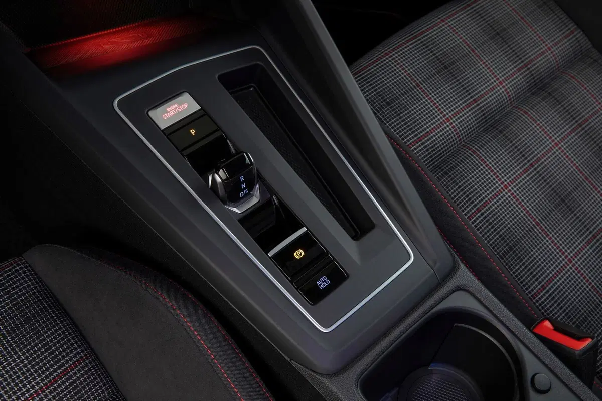 Volkswagen Golf GTI Mk8: 245 CV per l'iconica sportiva tedesca (19)