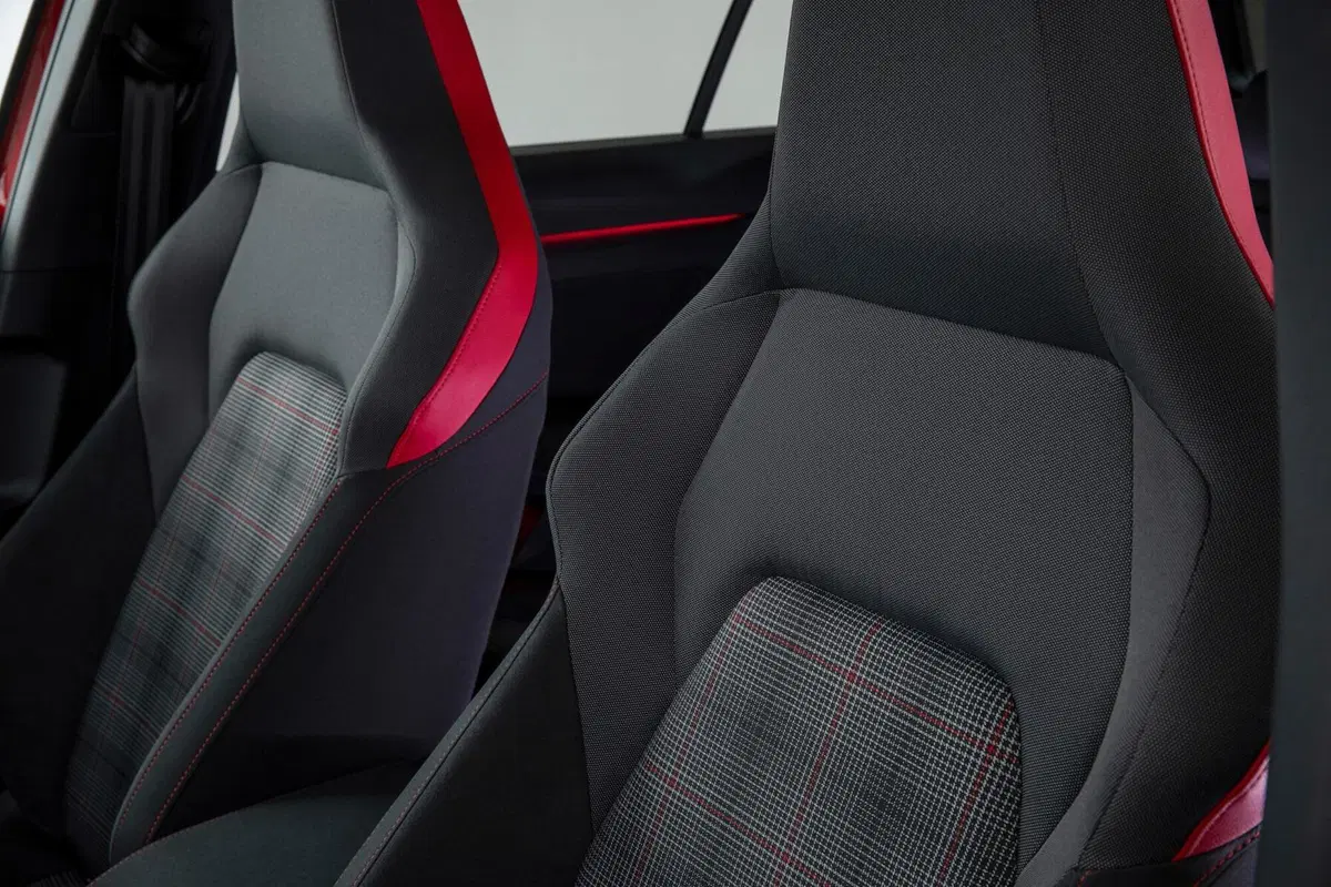 Volkswagen Golf GTI Mk8: 245 CV per l'iconica sportiva tedesca (8)