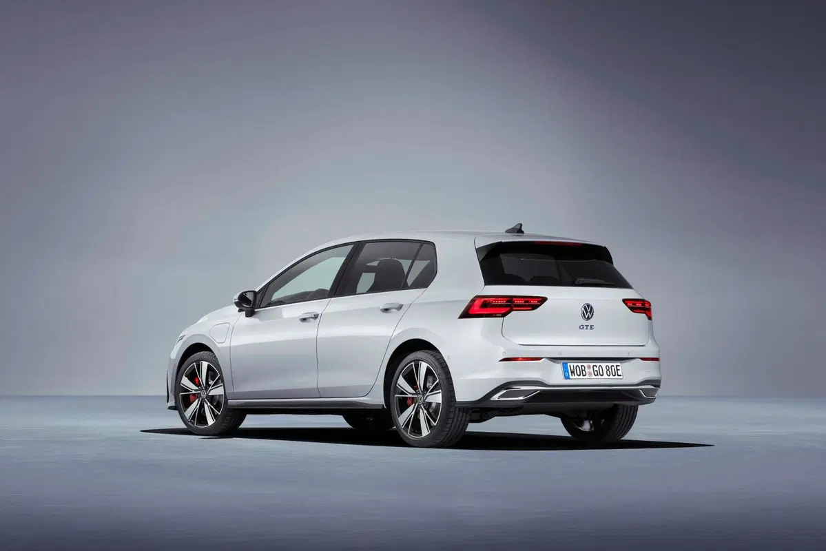 Volkswagen Golf GTE 2020: la GTI è anche ibrida plug-in (2)